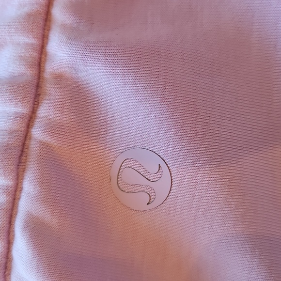 Lululemon Softstreme High-Rise Short 4", Size 4,‎ Excellent - Picture 3 of 8